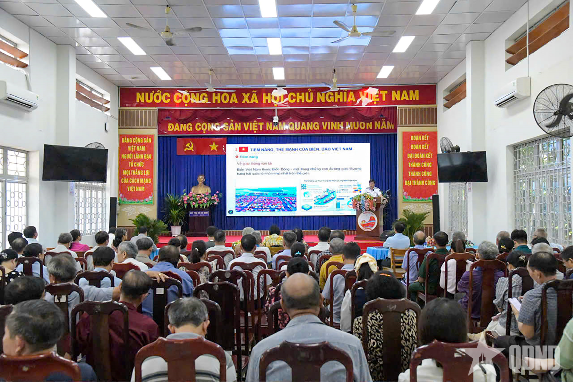 Vùng Cảnh sát biển 3 tuyên truyền biển, đảo và đấu tranh phòng, chống ma túy
